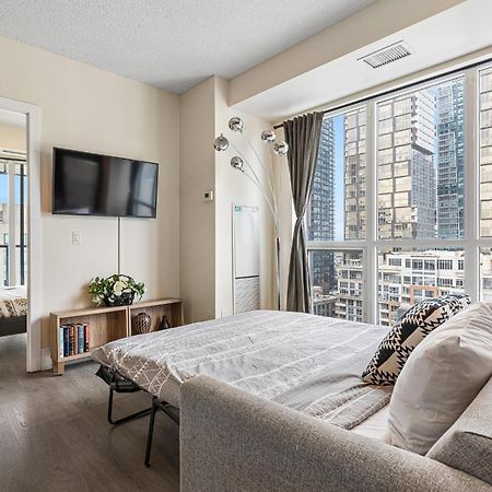 3 Bedroom Beside Cn Tower With Parking Downtown Toronto Ngoại thất bức ảnh