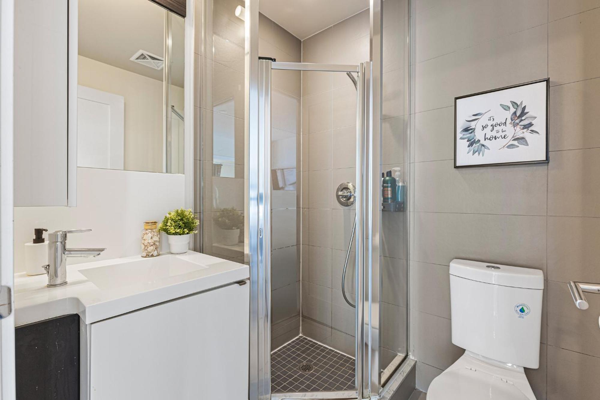 3 Bedroom Beside Cn Tower With Parking Downtown Toronto Ngoại thất bức ảnh