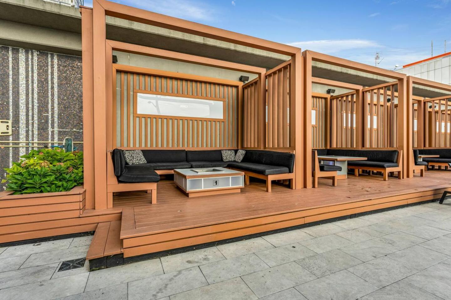 3 Bedroom Beside Cn Tower With Parking Downtown Toronto Ngoại thất bức ảnh