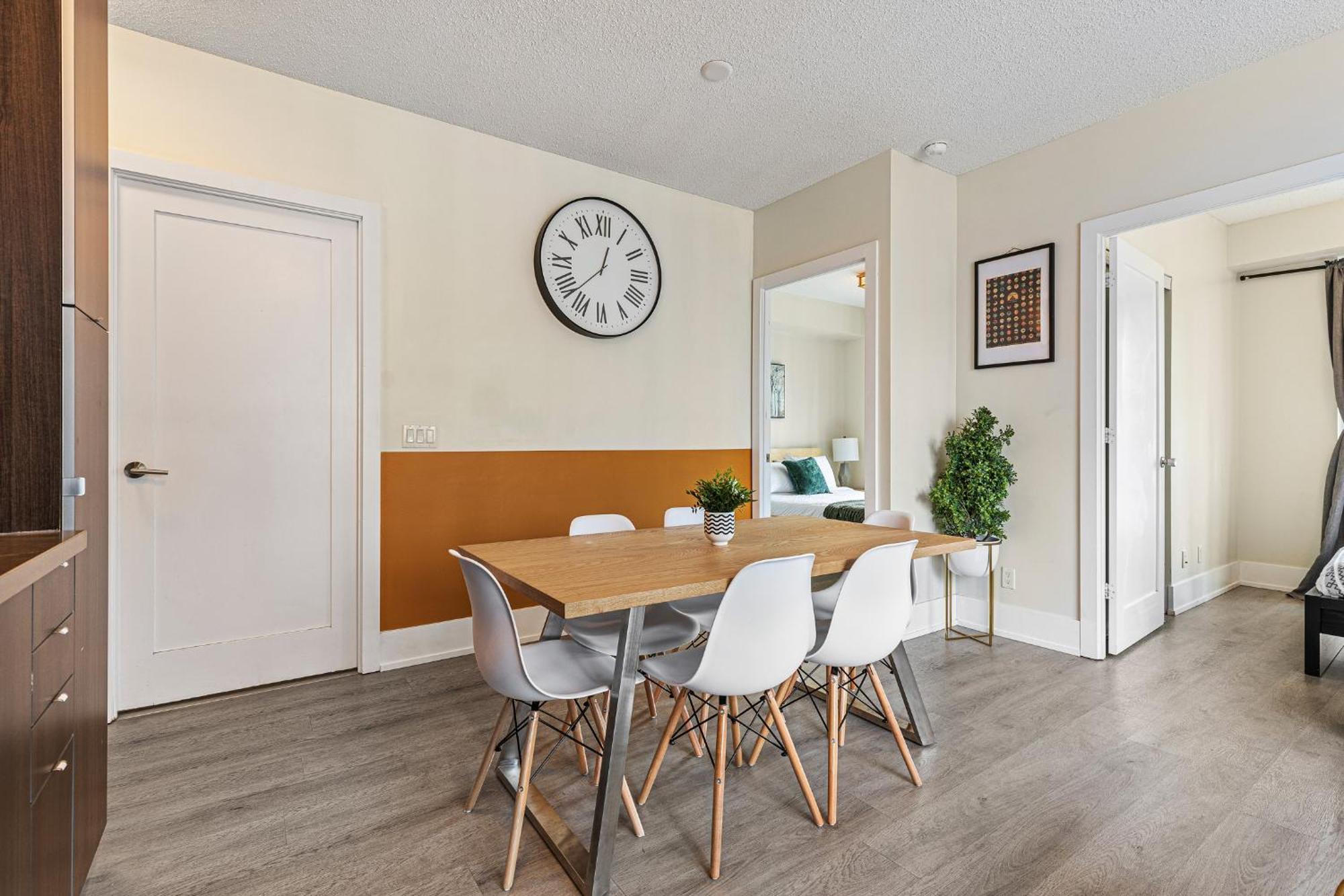 3 Bedroom Beside Cn Tower With Parking Downtown Toronto Ngoại thất bức ảnh