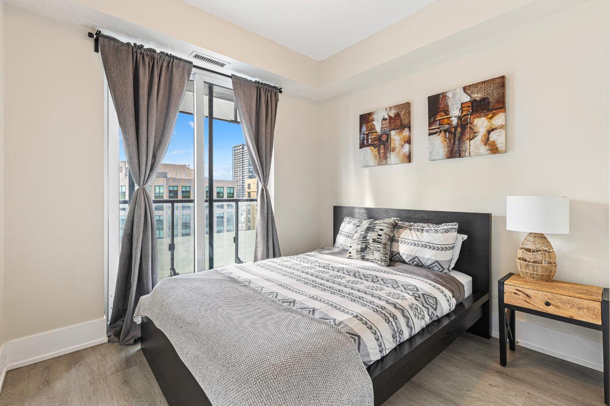 3 Bedroom Beside Cn Tower With Parking Downtown Toronto Ngoại thất bức ảnh
