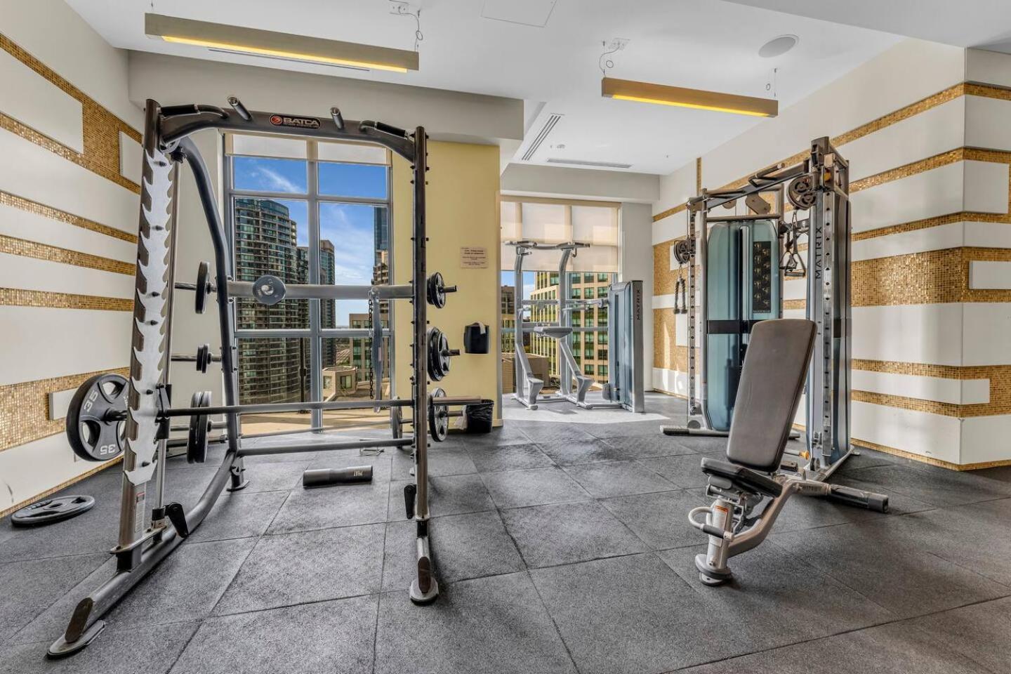 3 Bedroom Beside Cn Tower With Parking Downtown Toronto Ngoại thất bức ảnh