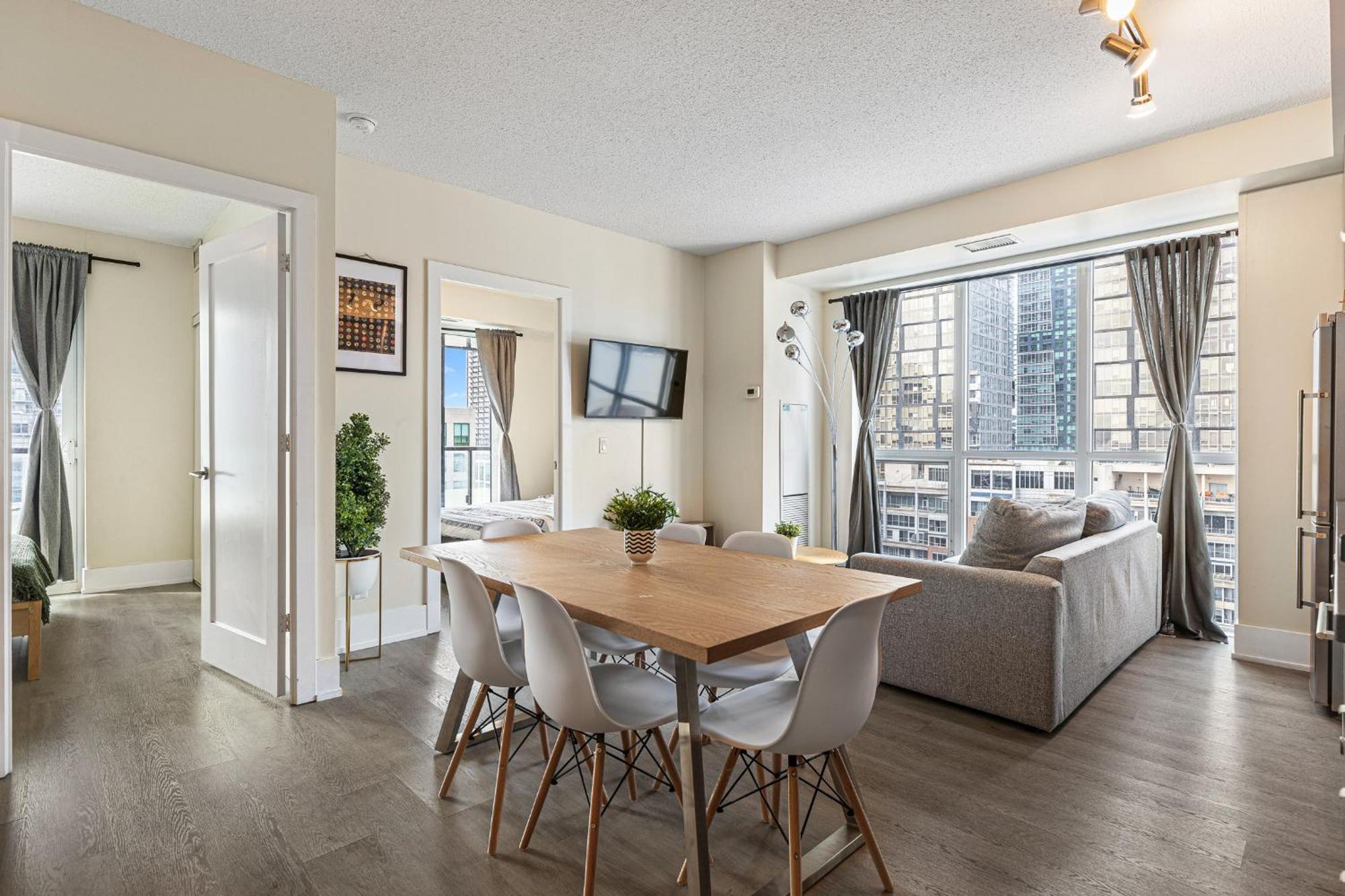 3 Bedroom Beside Cn Tower With Parking Downtown Toronto Ngoại thất bức ảnh