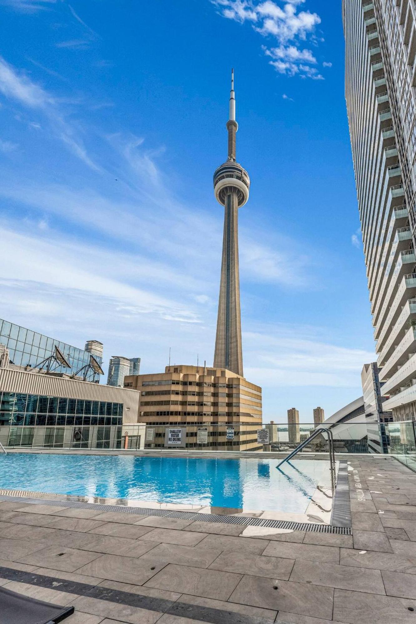 3 Bedroom Beside Cn Tower With Parking Downtown Toronto Ngoại thất bức ảnh
