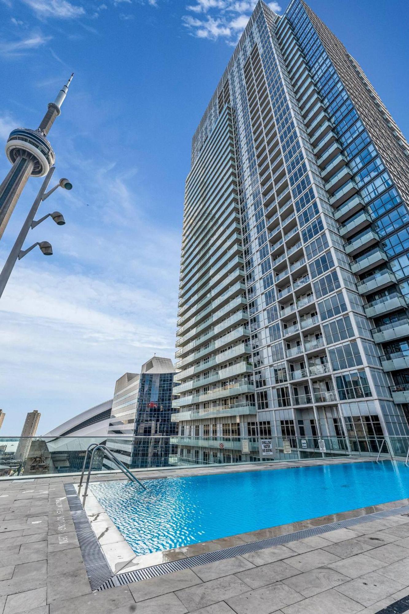 3 Bedroom Beside Cn Tower With Parking Downtown Toronto Ngoại thất bức ảnh
